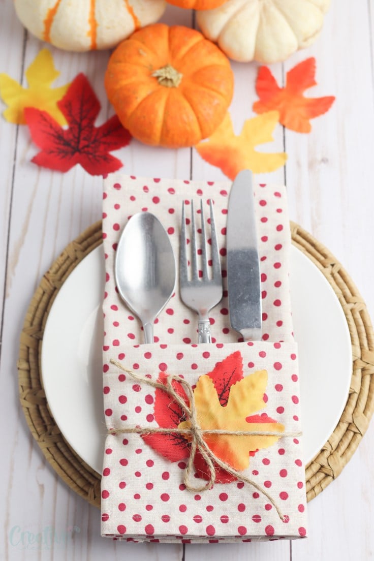 Holiday napkin cutlery holders