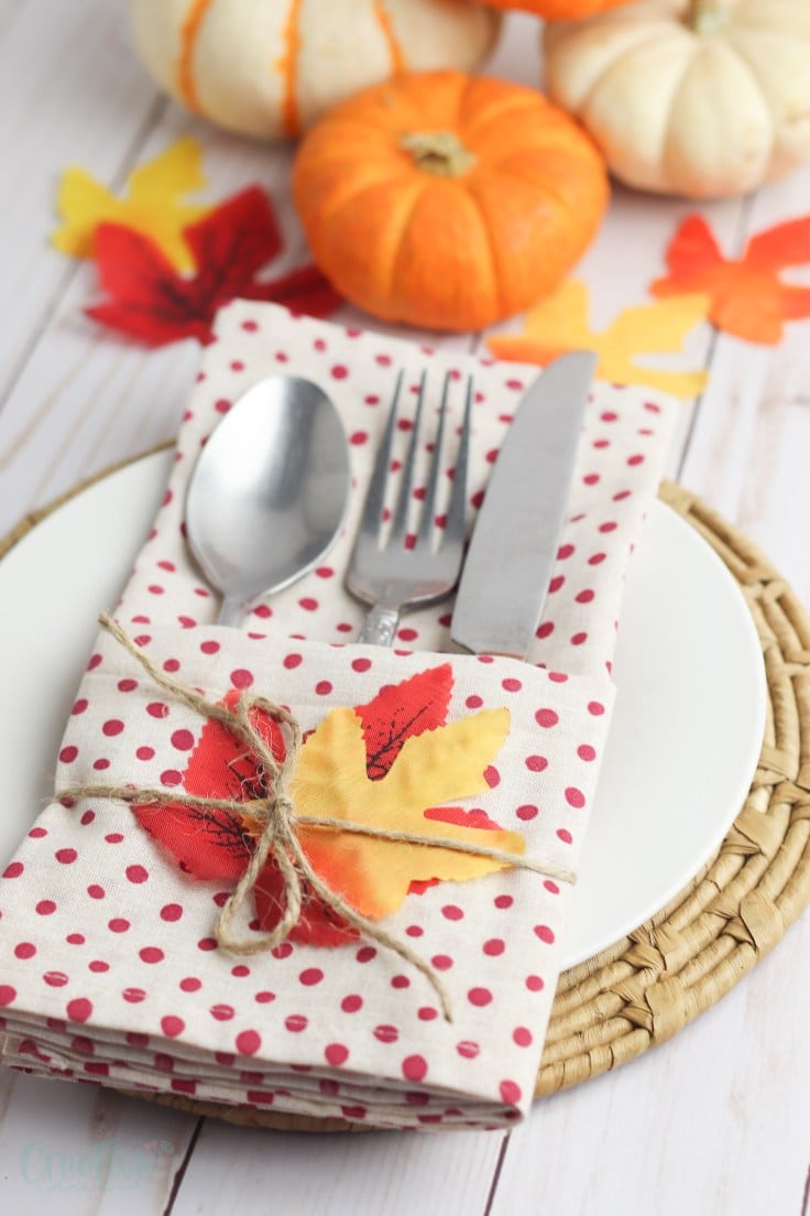 Napkin cutlery pockets