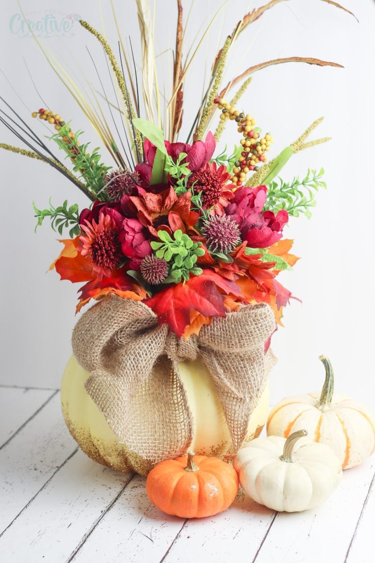 Glittery DIY pumpkin vase centerpiece