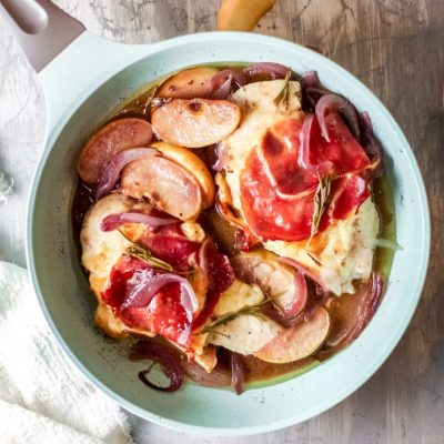 Apple chicken recipe with prosciutto & onions