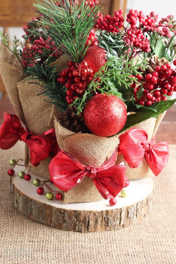DIY Christmas centerpieces from tin cans