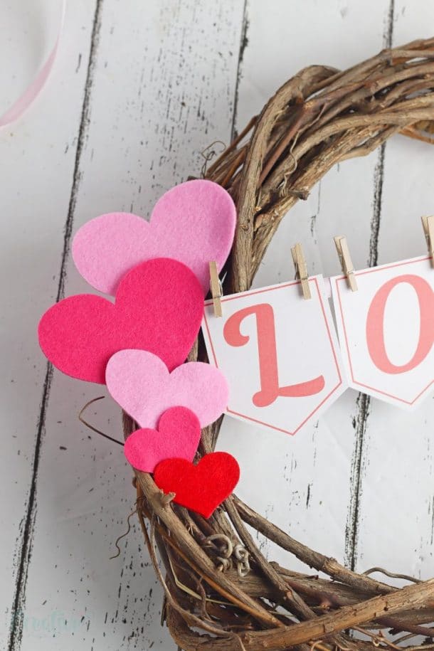 Pretty Valentine's Day Wreath To Make Today | Easy Peasy Creative Ideas