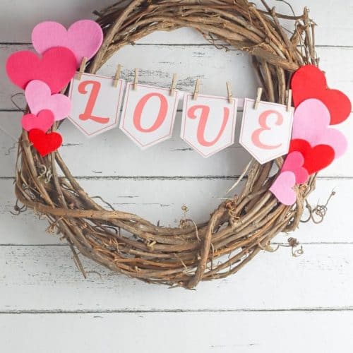 Pretty Valentine's Day Wreath To Make Today | Easy Peasy Creative Ideas