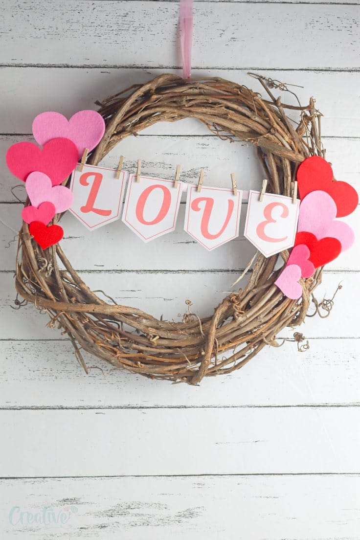 Pretty Valentine’s Day Wreath you need to make today