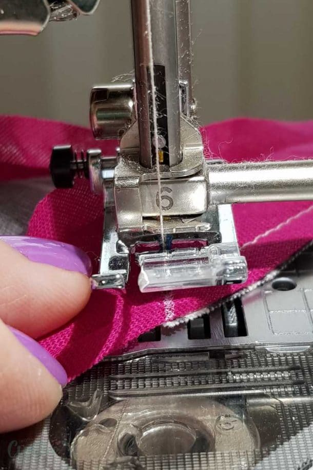 How to Sew Mitered Corners With Bias Tape - Easy Peasy Creative Ideas