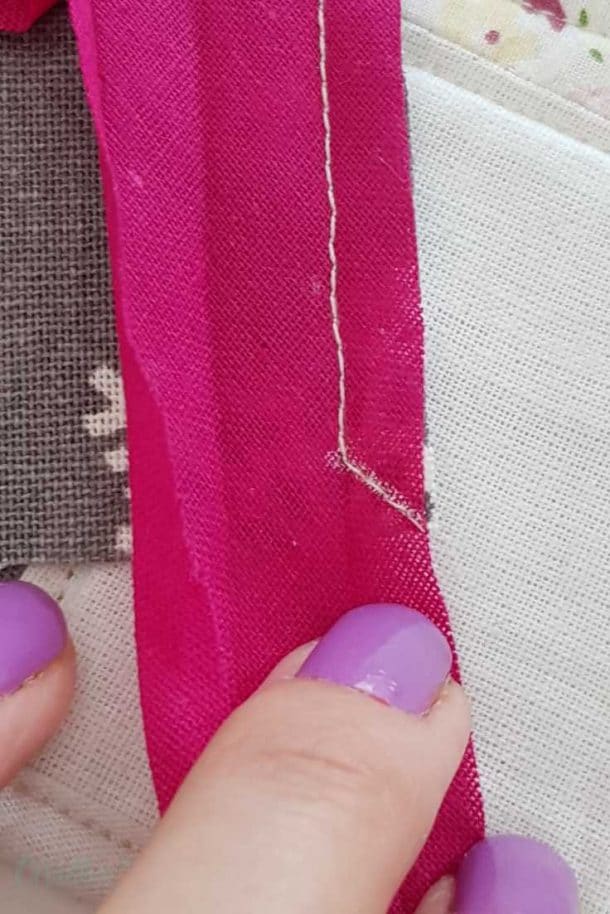 How to Sew Mitered Corners With Bias Tape - Easy Peasy Creative Ideas