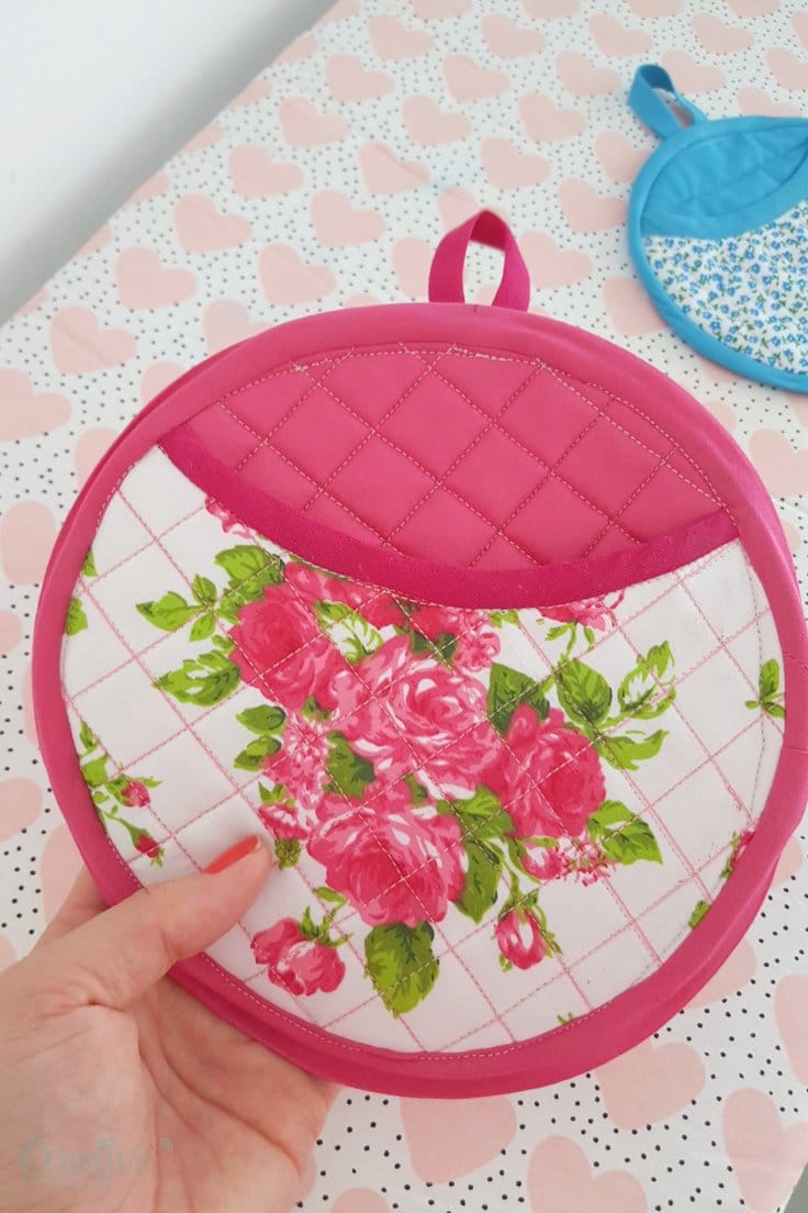 How To Sew A Round Pot Holder With A Pocket – Beginner Sewing Projects