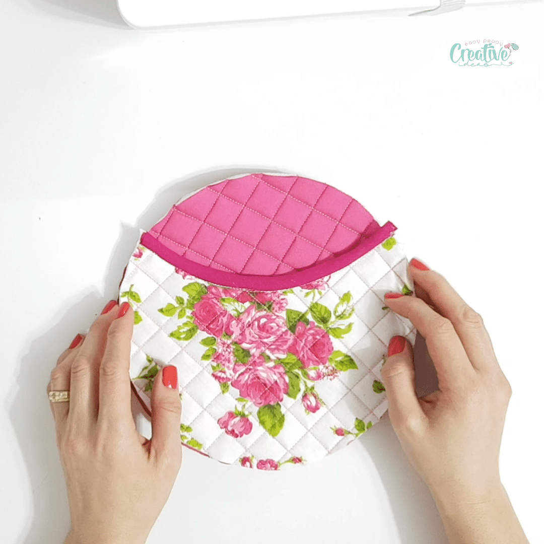 Free sewing pattern: Round pocket potholders – Sewing