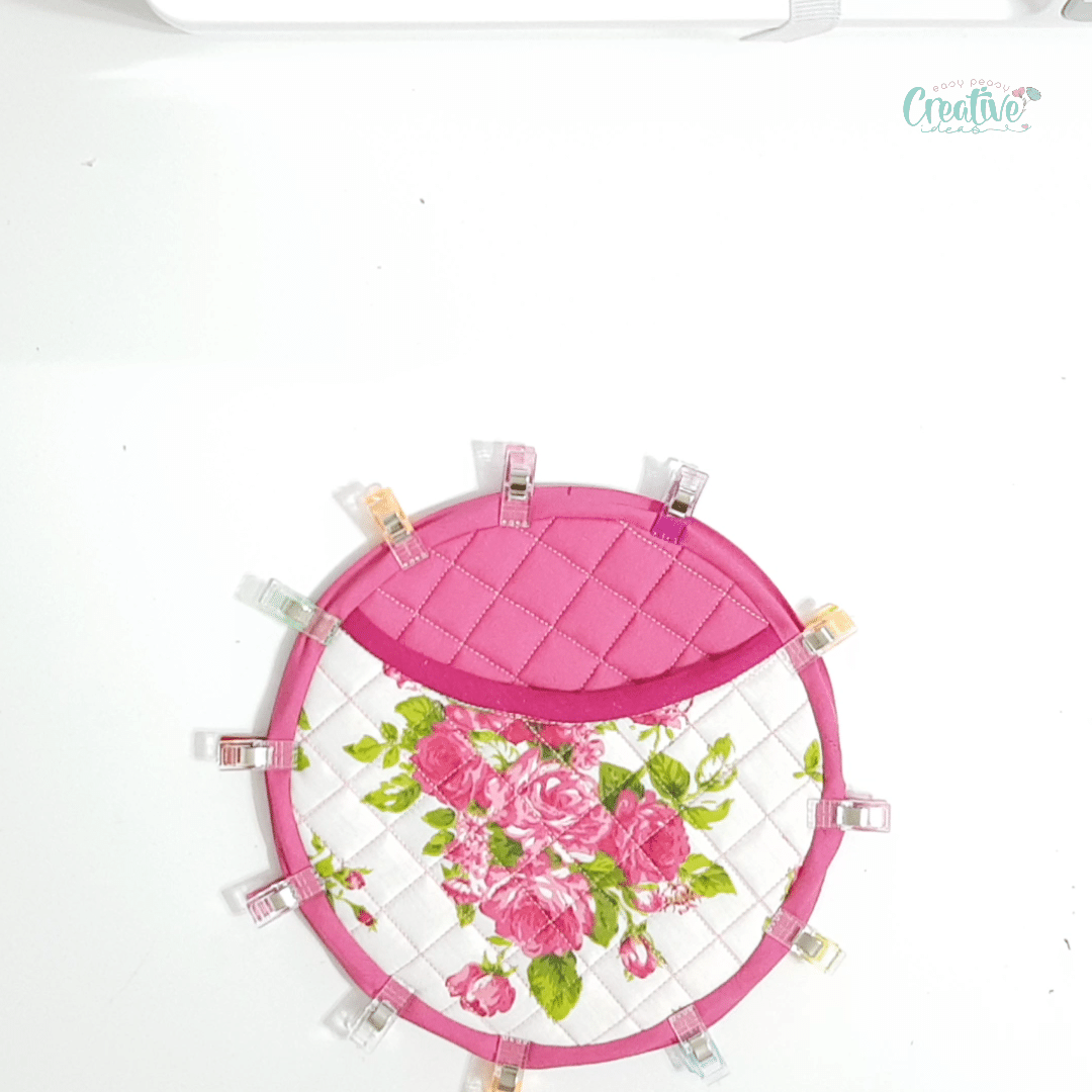 Free sewing pattern: Round pocket potholders – Sewing