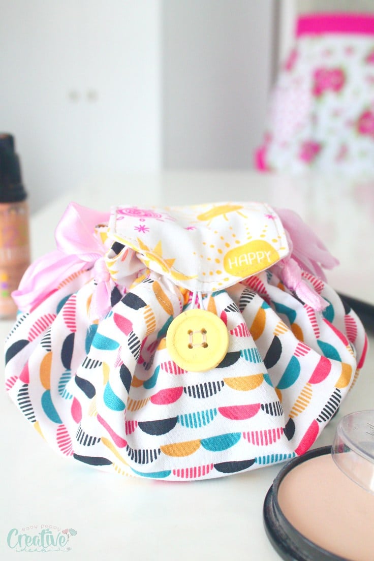 How cute and practical is this easy makeup bag?