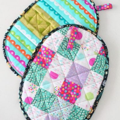 These adorable quilted potholders are so easy and fun to make