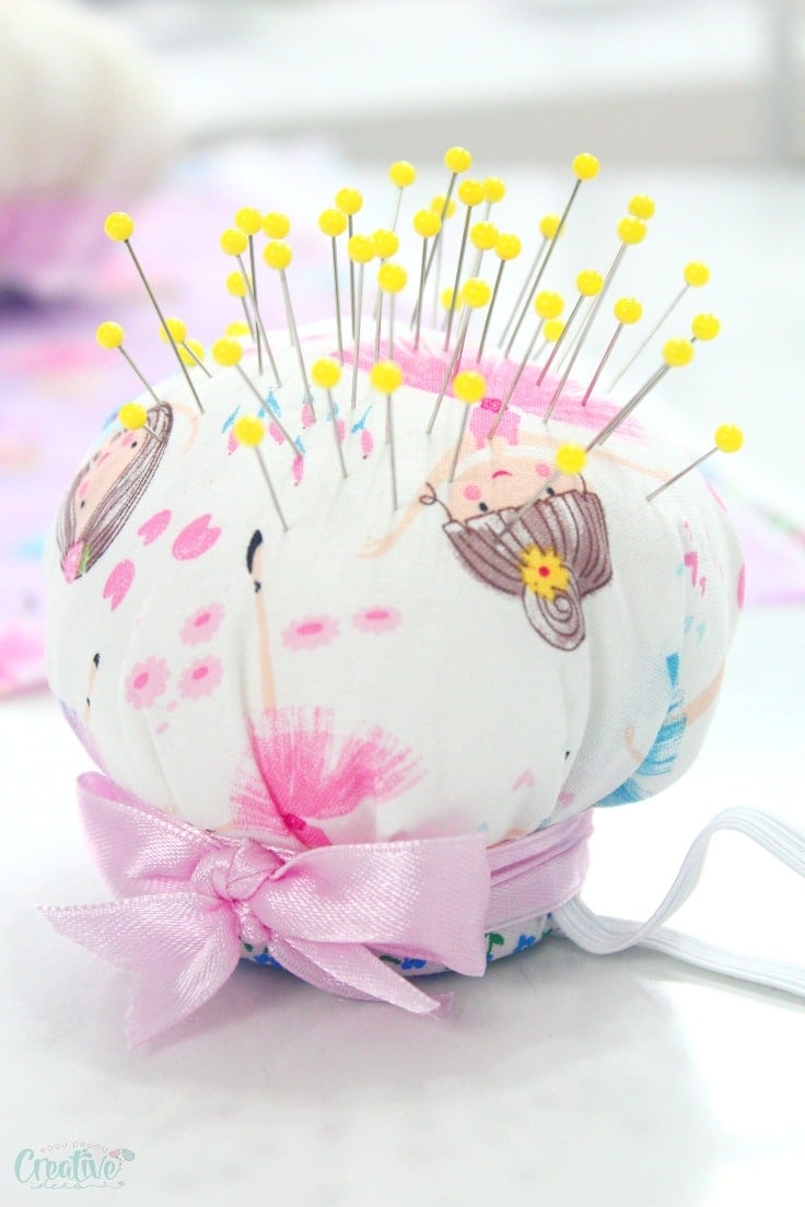 Easy DIY Pincushion / How to Make a Wrist Pincushion Tutorial