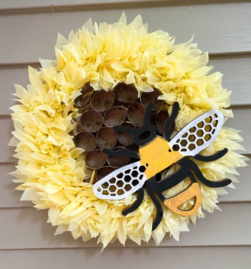 Image of summer wreath, bumble bee themed