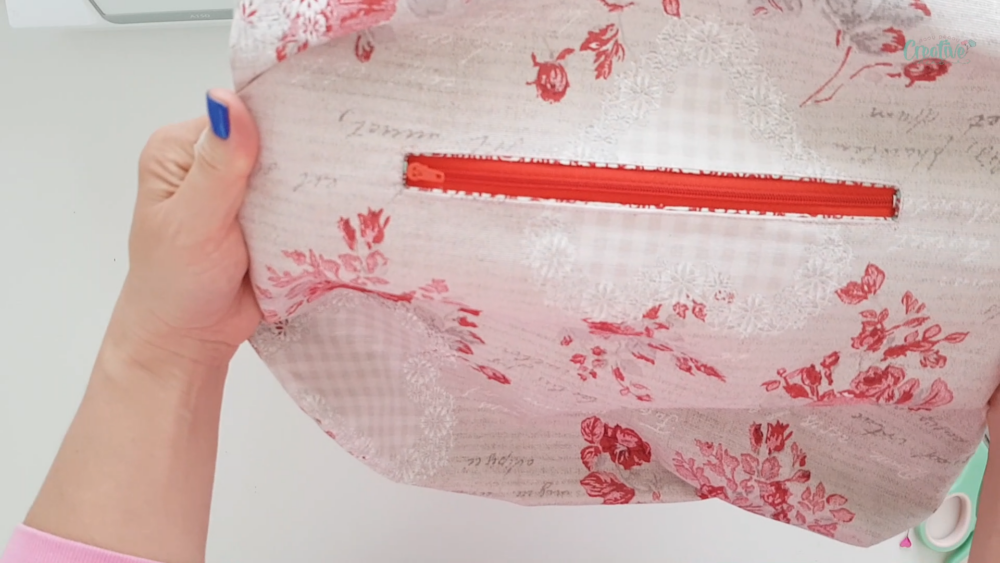 How To Sew a Welt Zipper Pocket to a Bag - Easy Peasy Creative Ideas