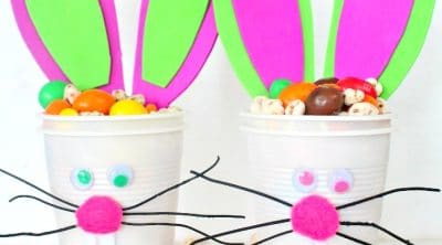Image of two DIY Easter cups for treats