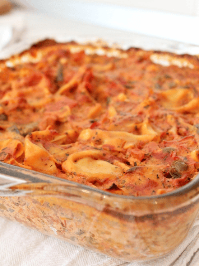 CHEESY BAKED TORTELLINI WITH VEGETABLES COVER IMAGE