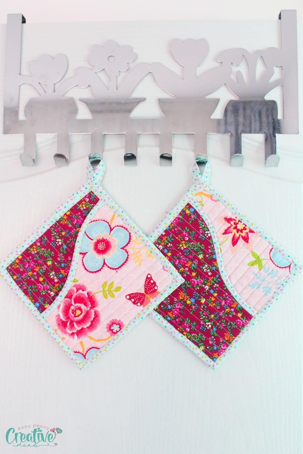 Quilted potholders with sewing pattern and tutorial