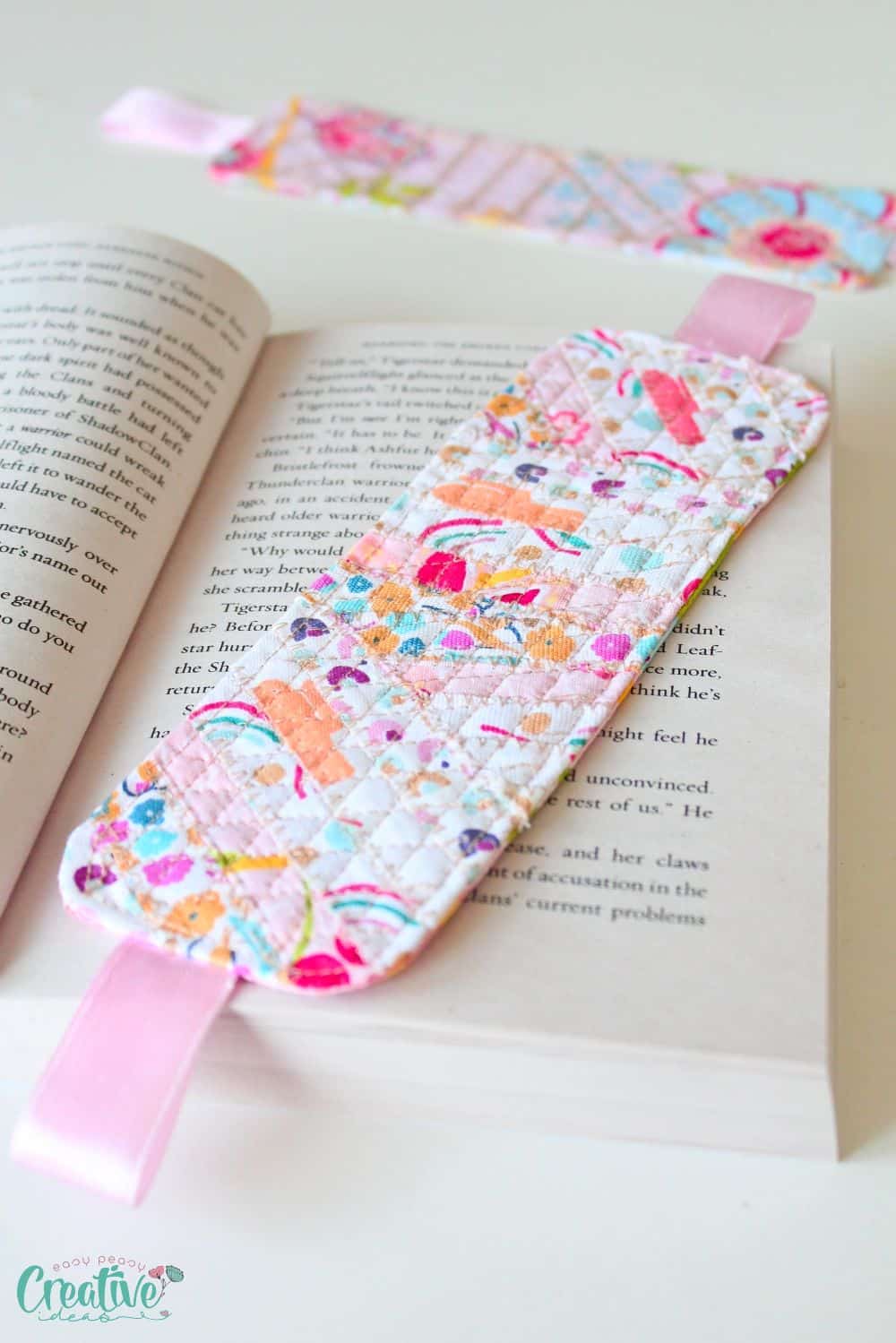 How to Sew an easy, fantastic Tasseled Fabric Bookmark: free tutorial