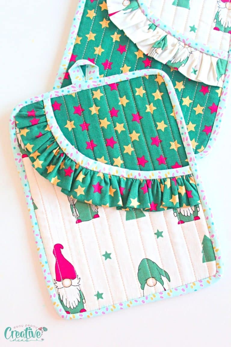 Potholders with ruffle detail