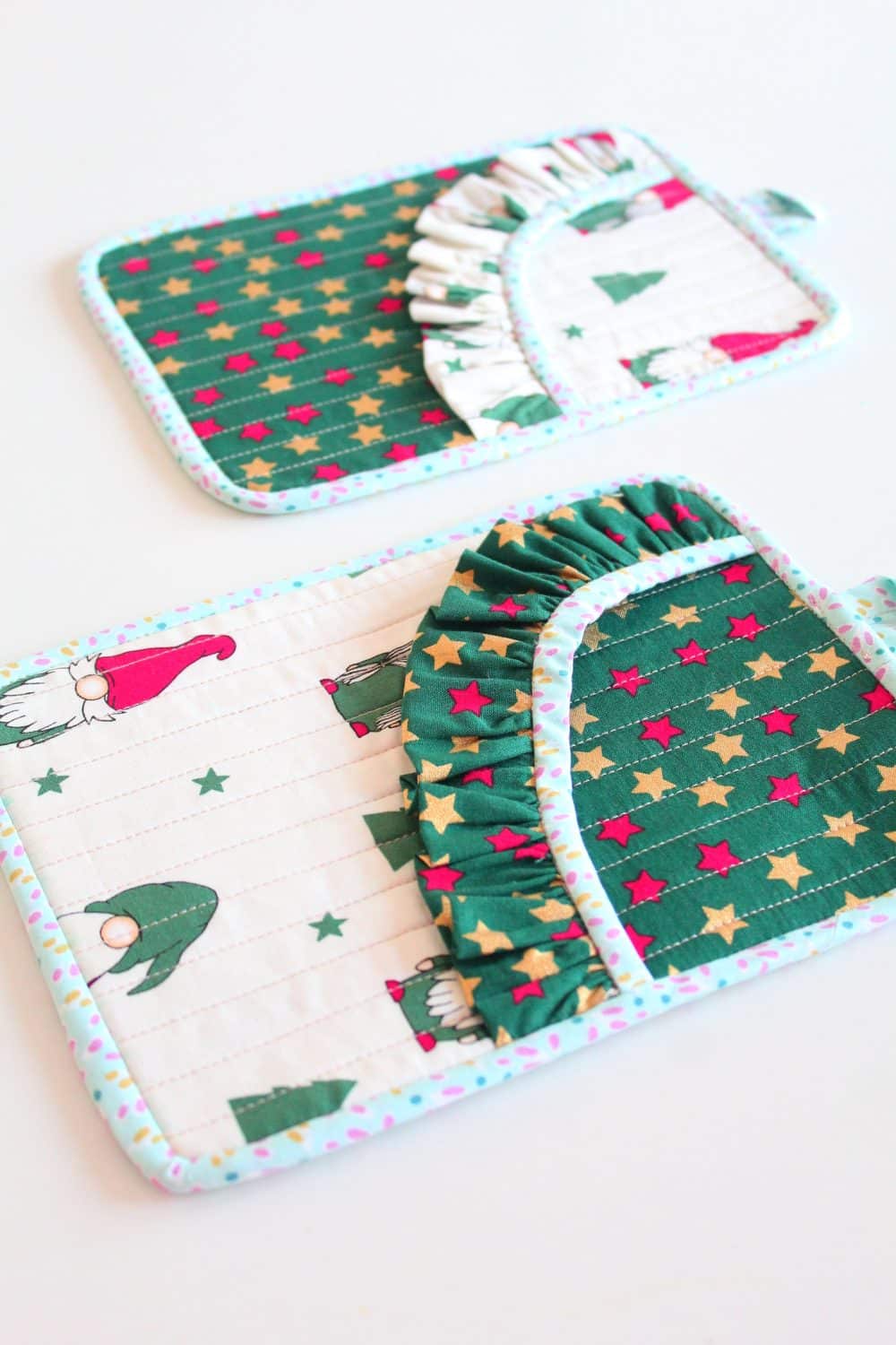 Rectangle potholders with ruffle trim