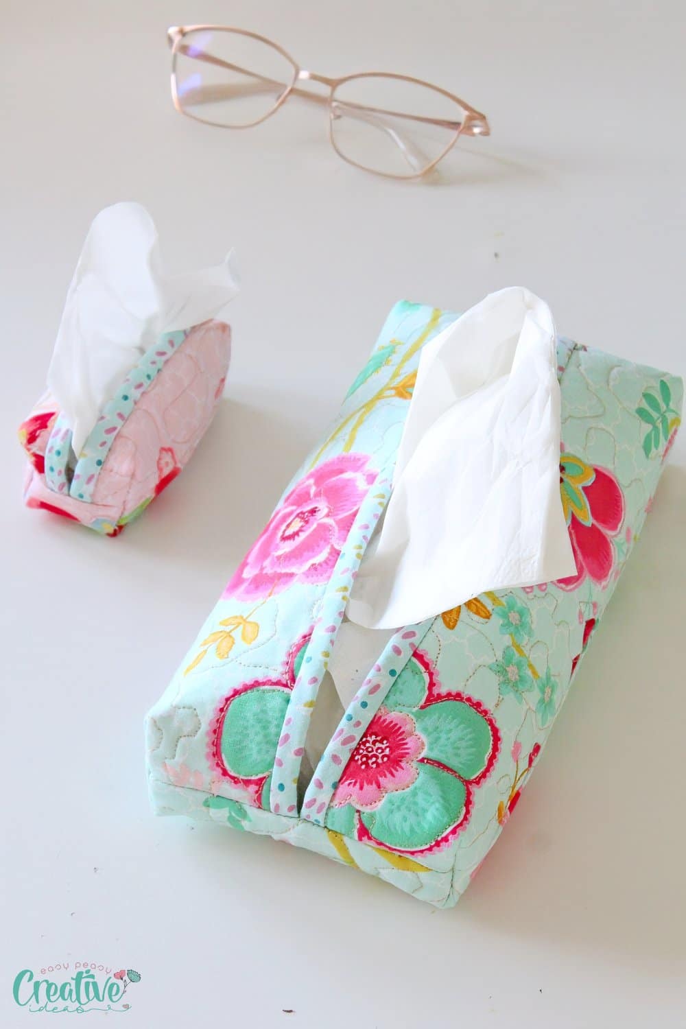 Quilted tissue holder in two sizes