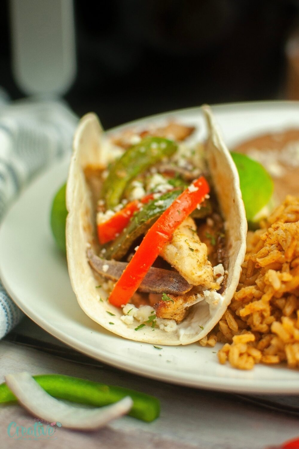 Prepare some irresistible chicken fajitas in the air fryer that will leave your taste buds watering. This simple yet tasty treat is ideal for those busy weeknights when you need a quick and satisfying meal.