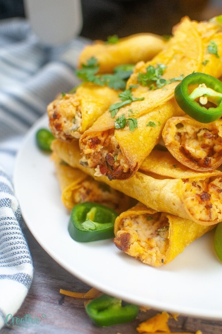 Delicious jalapeno popper taquitos: creamy, tangy, and crispy. A burst of flavor in every bite, perfect for gatherings or a cozy night in!