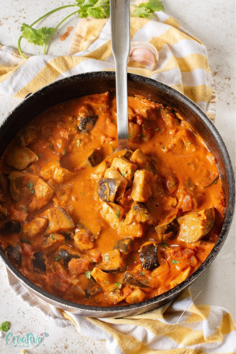 Whether you're an avid cook or a complete beginner, this step-by-step guide will help you create a delicious Thai chicken coconut curry that you'll come back to time and time again.