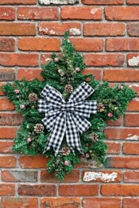 This star wreath will be a hit in any household for several reasons.