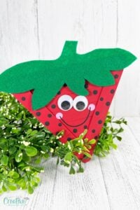 The simplicity of using jumbo craft sticks as the base structure makes this strawberry craft sturdy and easy to handle.